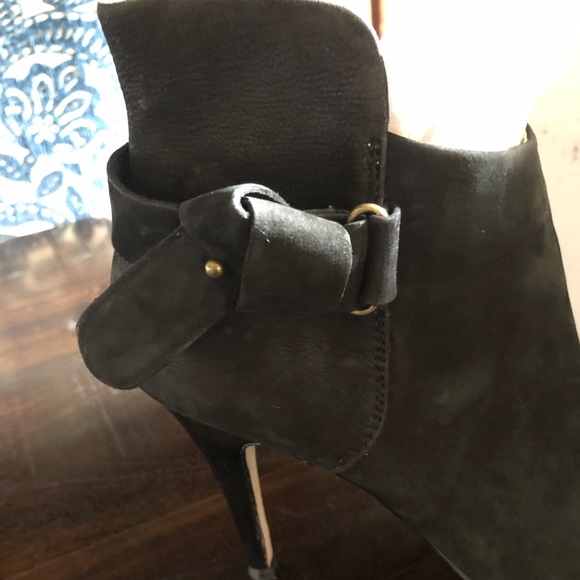 Gorgeous Periera Suede Peep Toe Booties 🖤 - Picture 6 of 8